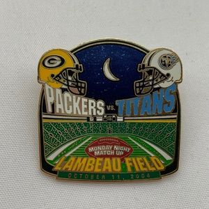 NFL Green Bay Packers vs Tennessee Titans Lambeau Field 2004 Lapel Pin